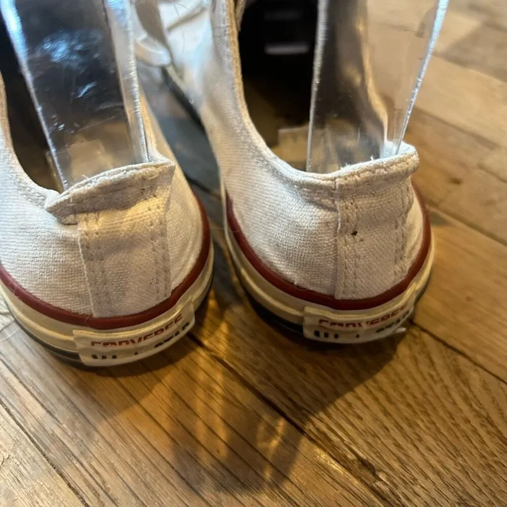 Converse lace up